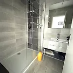 Apartment 6 Pers. Avec Balcon Et Parking, Face A La - Fr-1-837-28